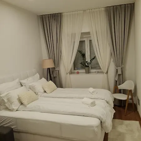Dino Apartamento SJJ
